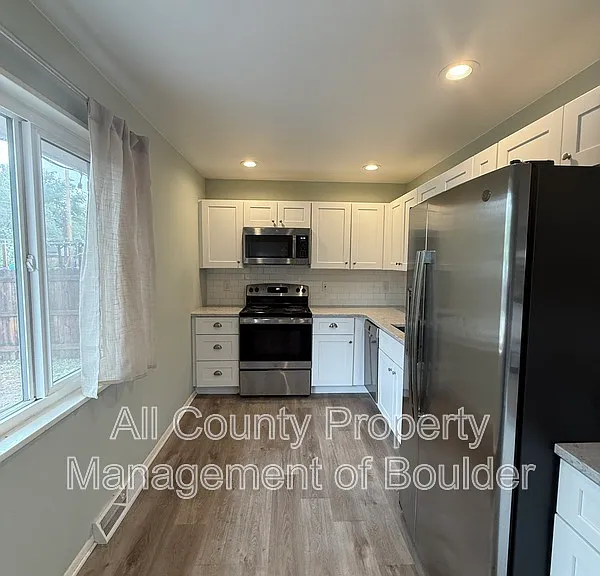 380 S 42nd St — Photo 5