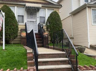 6124 Saunders St, Rego Park, NY 11374