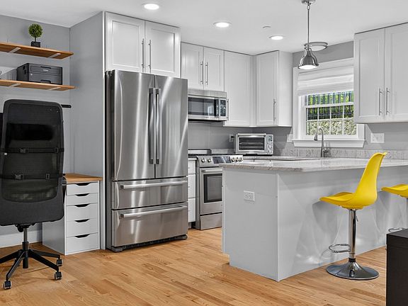 4th image of 10 Allen Ct #1