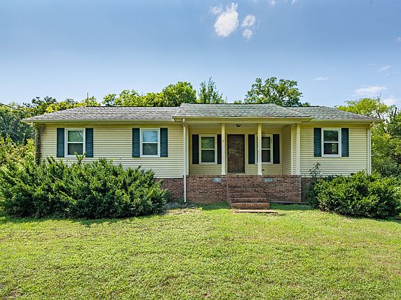 3rd image of 1531 Springplace Rd W