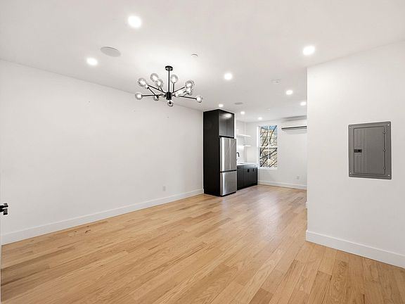 3rd image of 347 Pavonia Ave APT 2