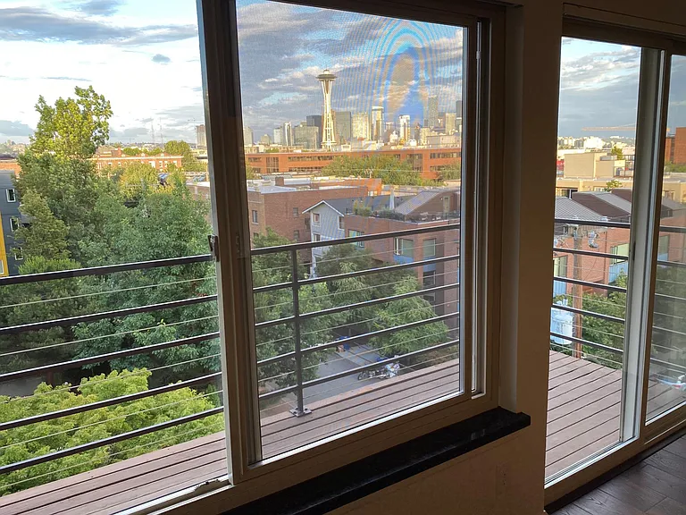 400 W Roy St #401 — Photo 14