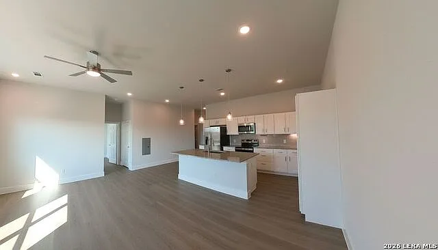 3 bed, 3.0 bath, 1428 sqft, $1,930 — Photo 4