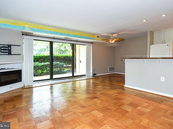 5th image of 6139 Leesburg Pike APT 206
