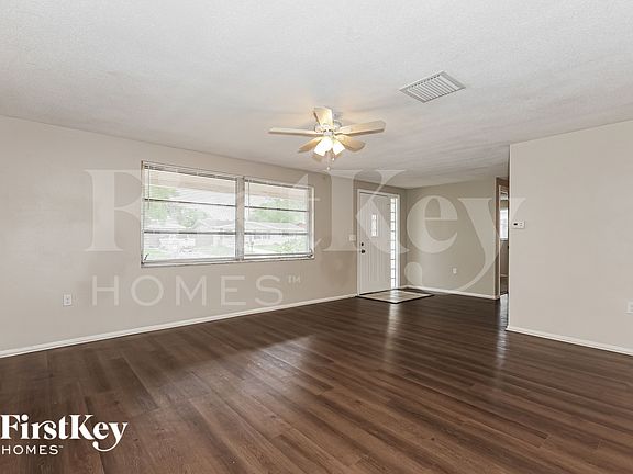 3rd image of 10805 Piccadilly Rd