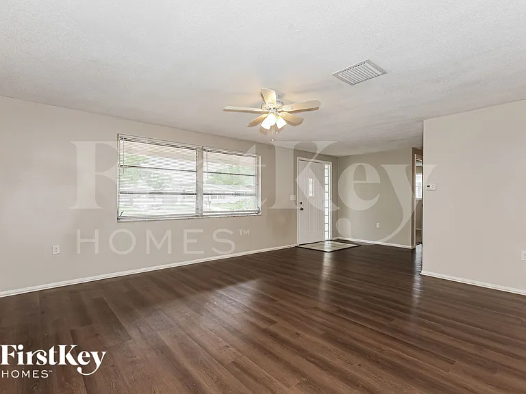 10805 Piccadilly Rd — Photo 3