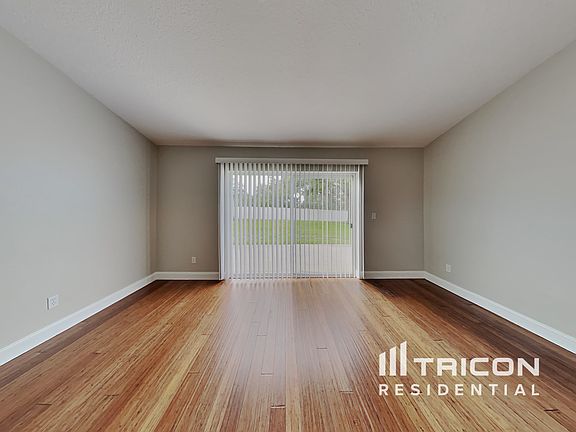 2nd image of 1910 Summit Oak Cir