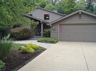 28740 Orangewood Dr, Beachwood, OH 44122