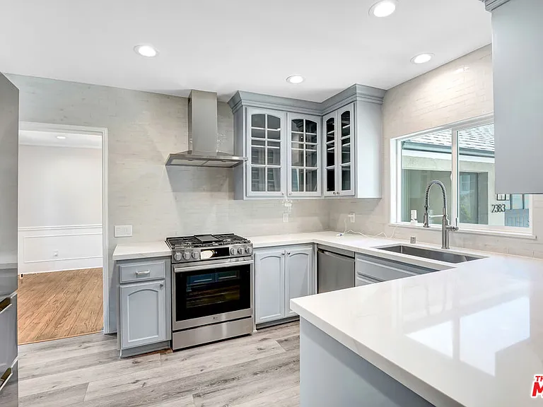 2383 Panorama Ter — Photo 8