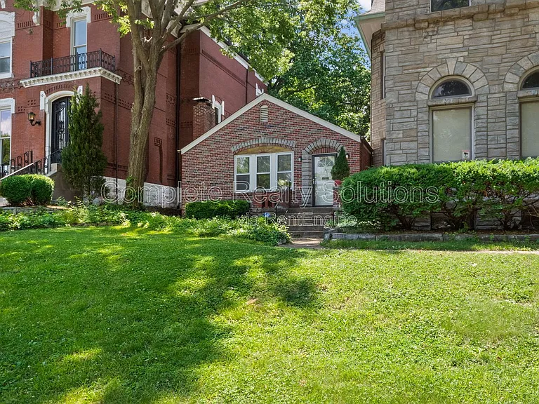 2164 Lafayette Ave — Photo 2