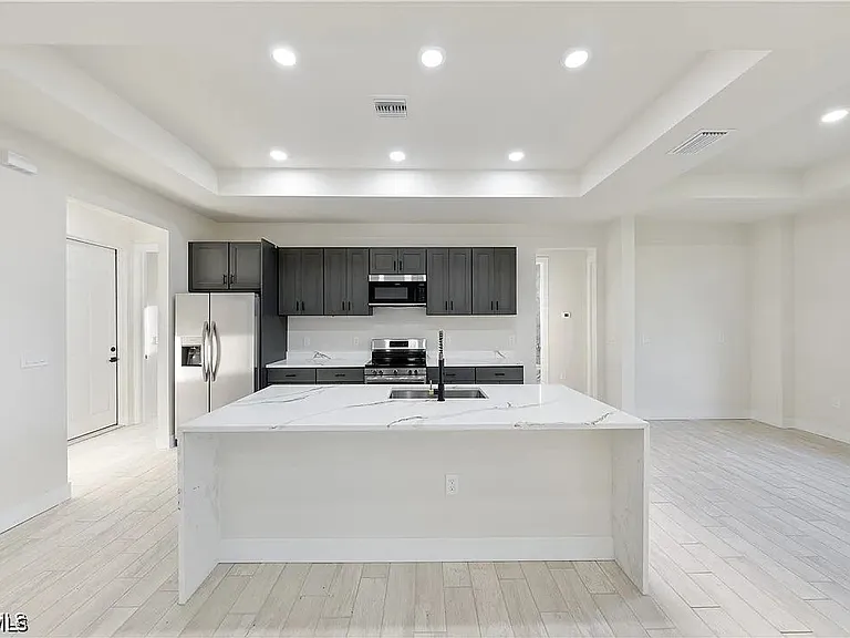 3008 23rd St SW — Photo 4
