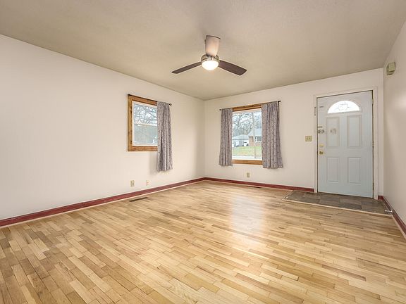 4th image of 131 Spaulding Ave W