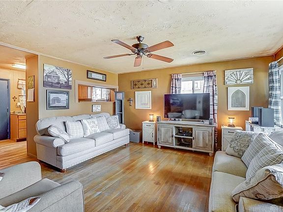 4th image of 847 Carole St