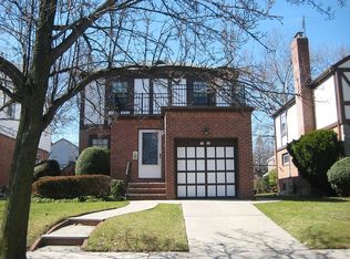 7356 196th St, Fresh Meadows, NY 11366