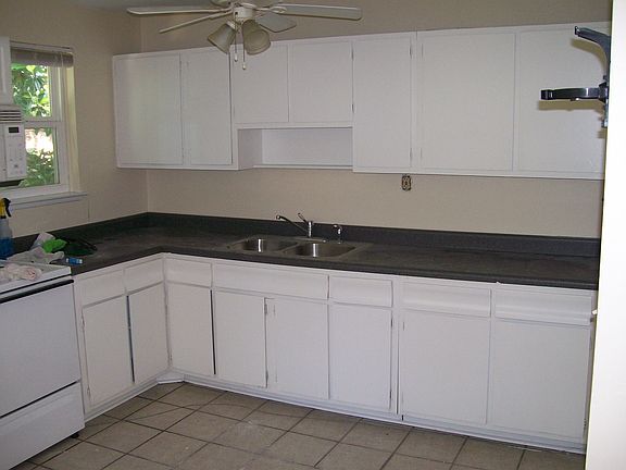 4th image of 824 E 35th St #B