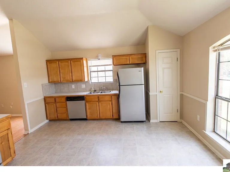 1506 Creek St — Photo 115