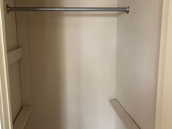 5th image of 421 Piedmont Rd APT B