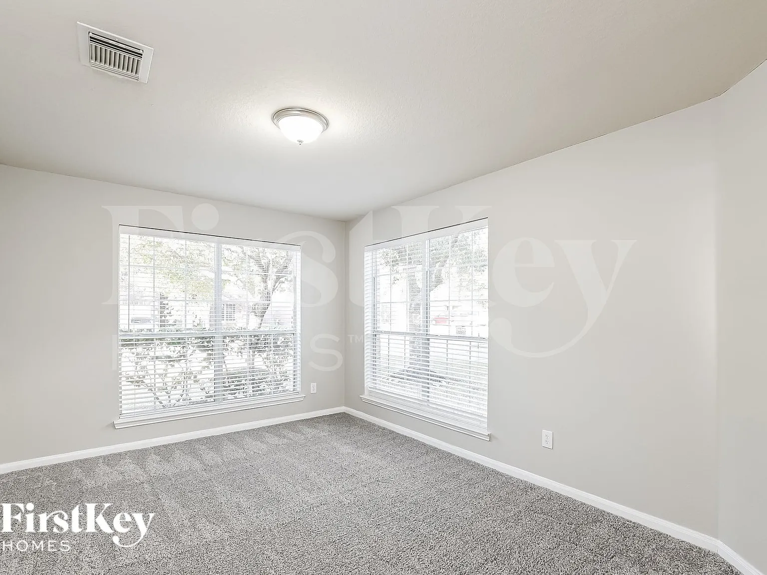 3 bed, 2.5 bath, 2305 sqft, $2,160 — Photo 2