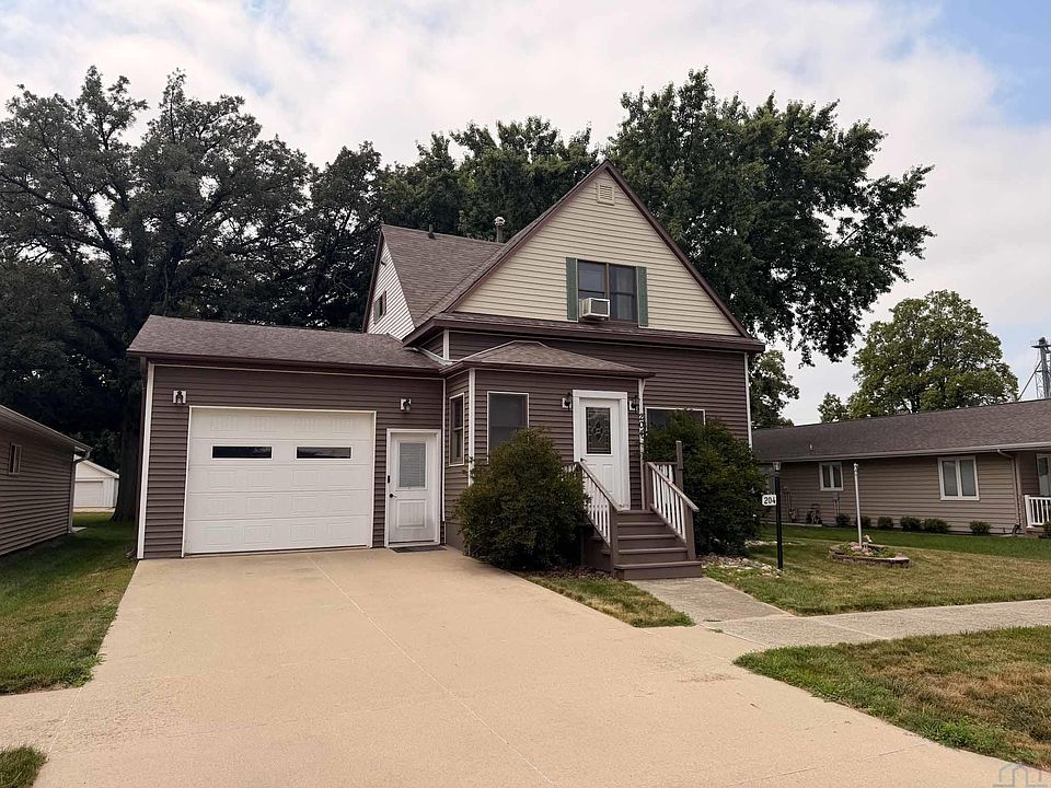 1st image of 204 Fir St