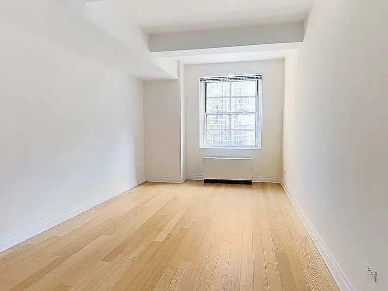 21 West St #7H — Photo 5