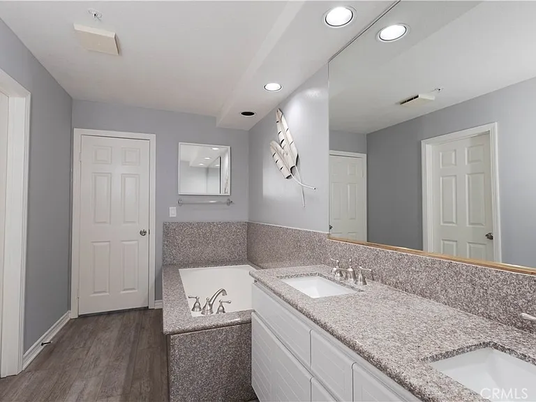 2233 Martin #108 — Photo 12