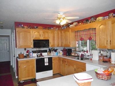 3rd image of 3055 Pin Oak Dr