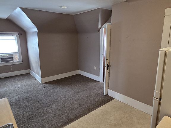 4th image of 131 S 38th St #5