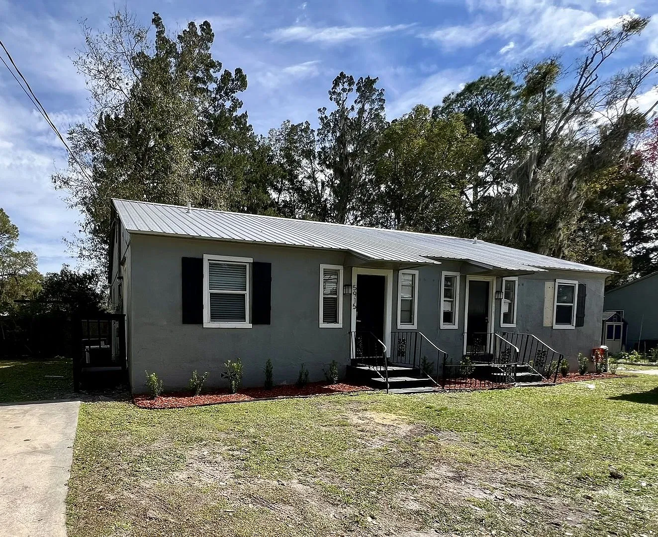 Renovated 2 Bedroom Jacksonville Heights Duplex Apartment — Photo 1