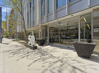 50 McCaul St #915, Toronto, ON M5T 0B6