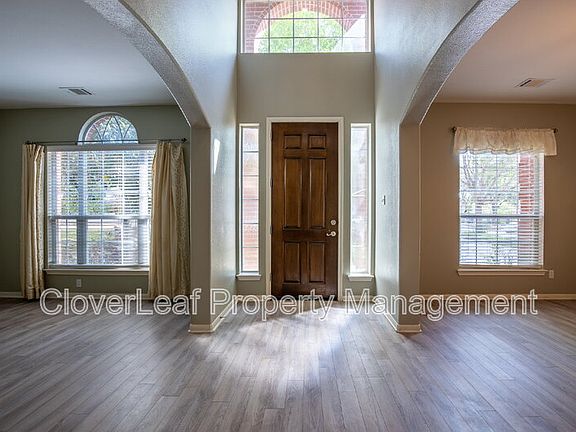 4th image of 208 Doral Ct