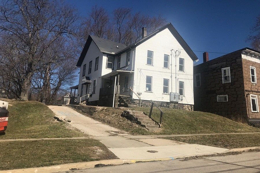 2nd image of 1149 W 9th St