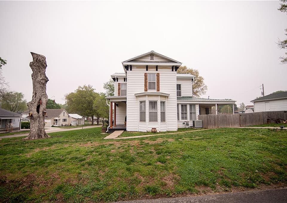 1st image of 202 N Kirkwood St
