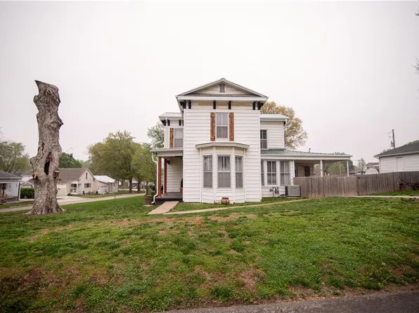 202 N Kirkwood St, Highland, KS 66035