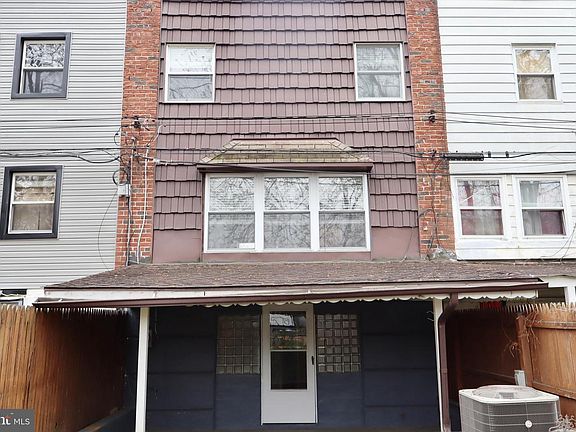 3rd image of 3019 Fairdale Rd