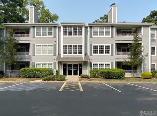 801 Meadow Ct, Helmetta, NJ 08828