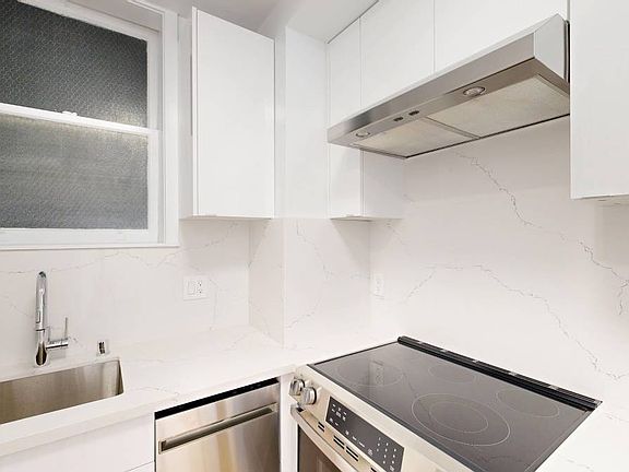 5th image of 2240 Hyde St Unit 2