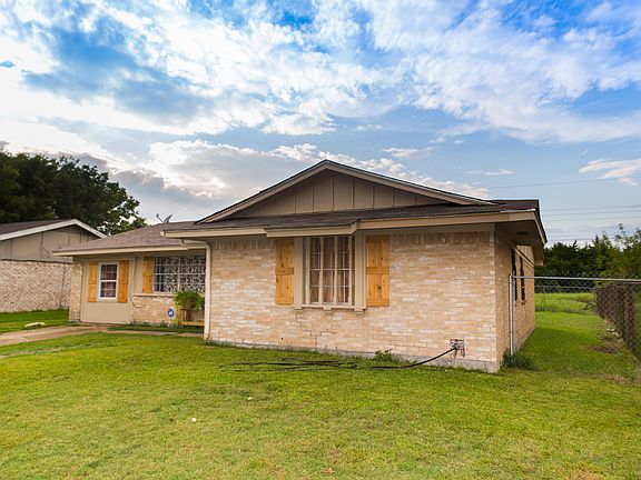3rd image of 3231 Pacesetter Dr