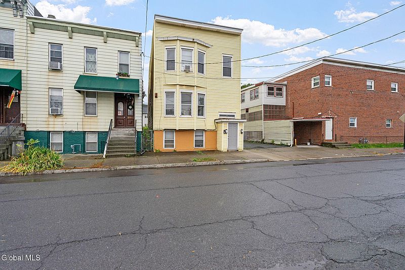 2nd image of 292 Catherine Street