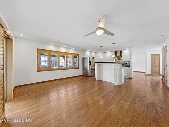 5th image of 3913 N Kedvale Ave #A