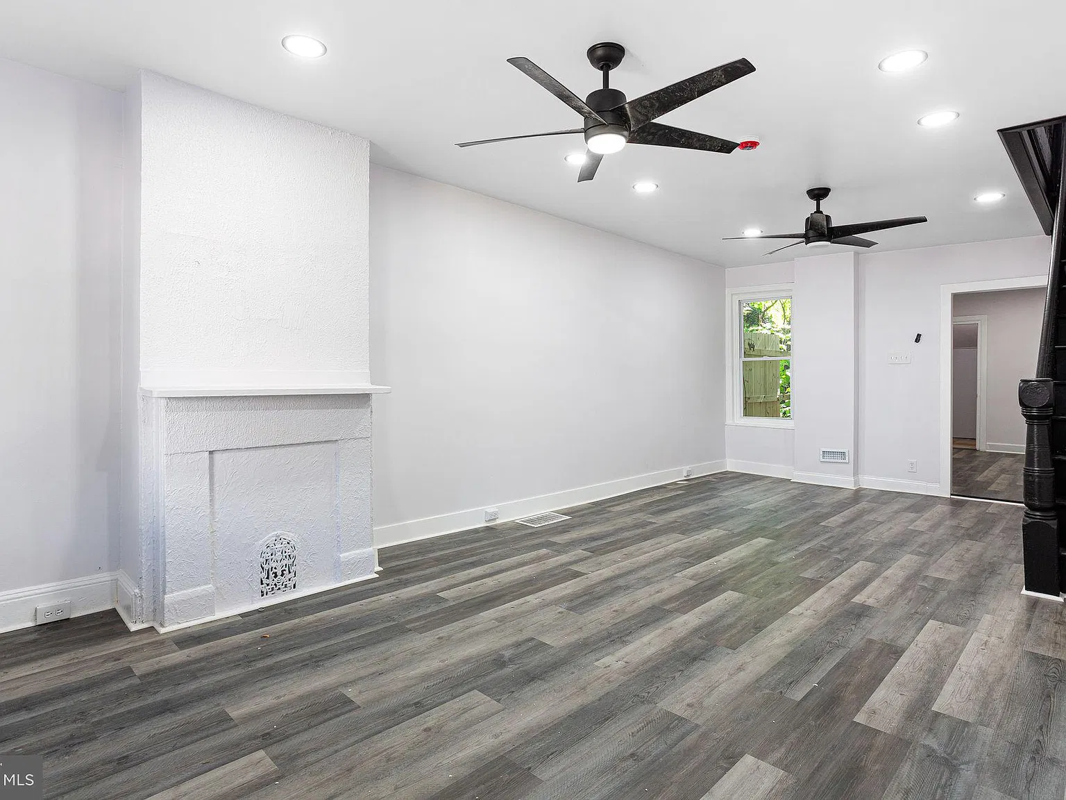 3 bed, 2.0 bath, 1026 sqft, $1,600 — Photo 1