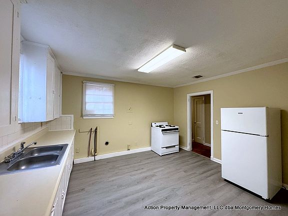 4th image of 3054 McQueen St APT D