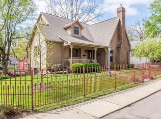 335 W Ash St, Zionsville, IN 46077