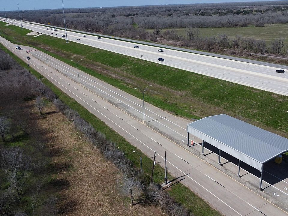 1st image of 550 Peach Ridge Rd