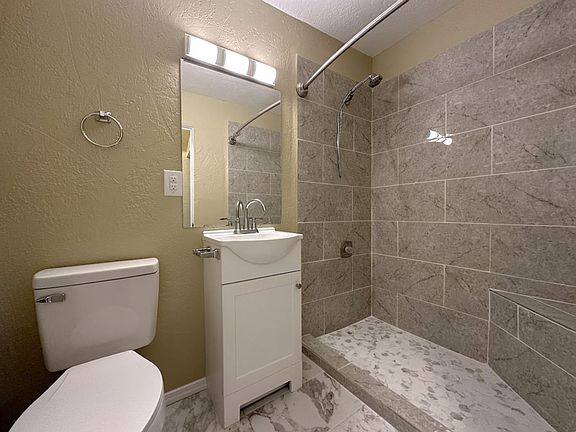 4th image of 1223 S J St APT 2