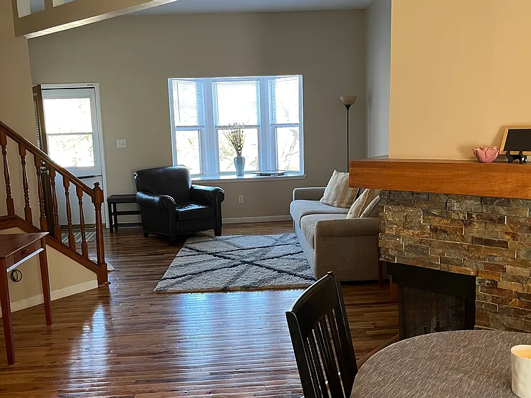 3414 Caroline St — Photo 3