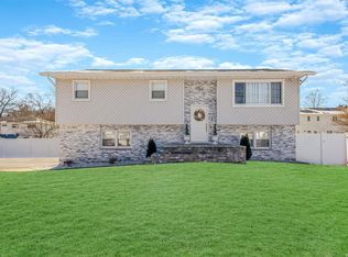 86 Columbia St, West Babylon, NY 11704
