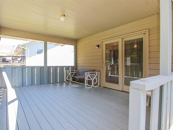 5th image of 3327 Glen Oaks Blvd