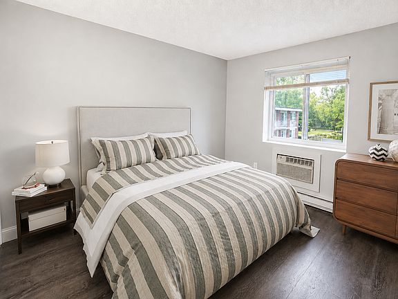 5th image of 303 Grant St #13