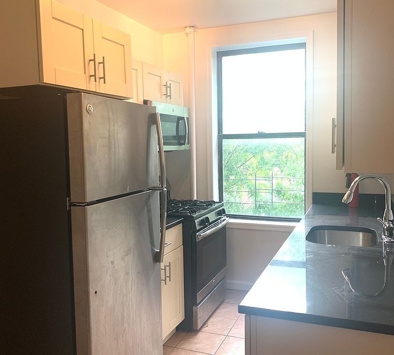 1st image of 24-25 27th St #4R