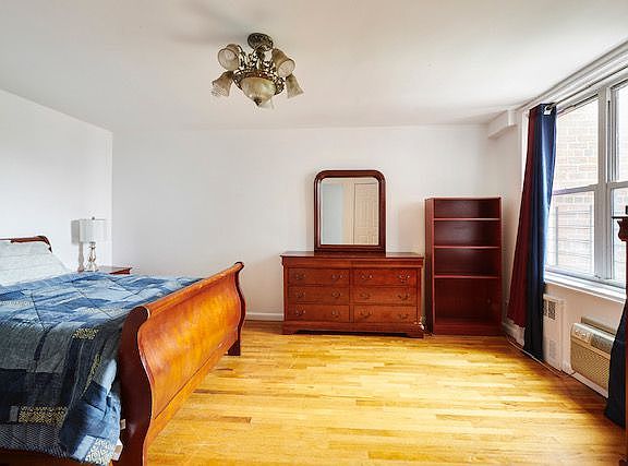 5th image of 3311 Giles Pl APT 4F